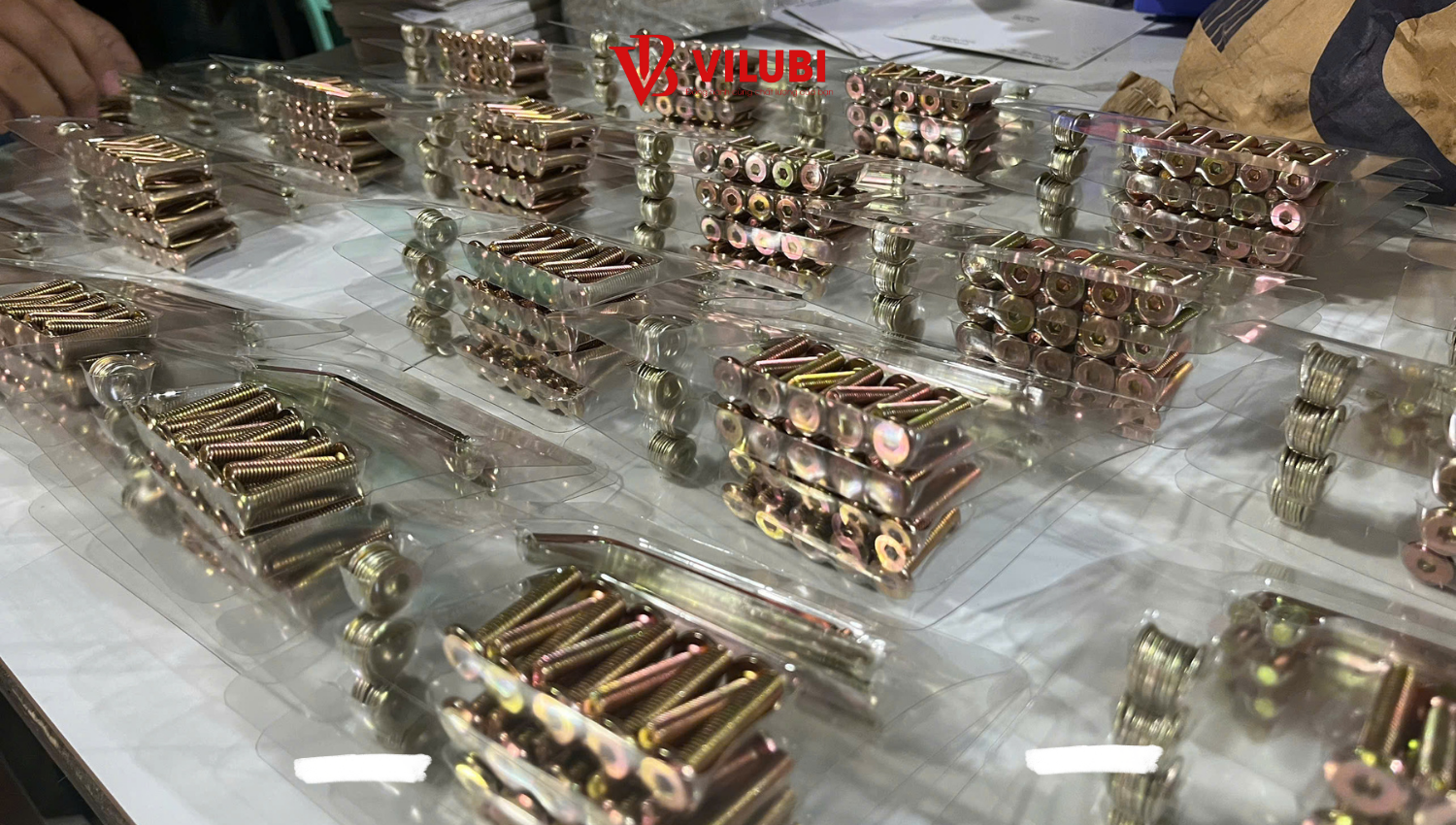 vỉ ngũ kim